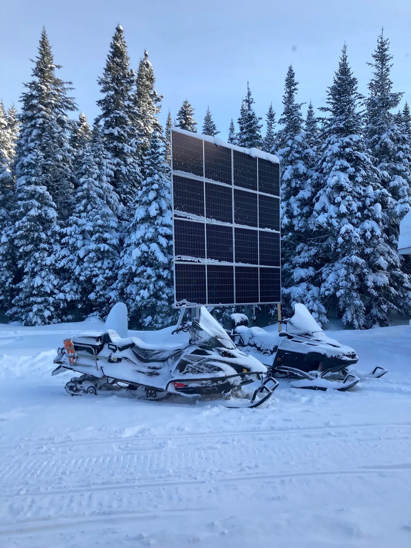 Panneaux solaires en production au coeur de l’hiver québécois