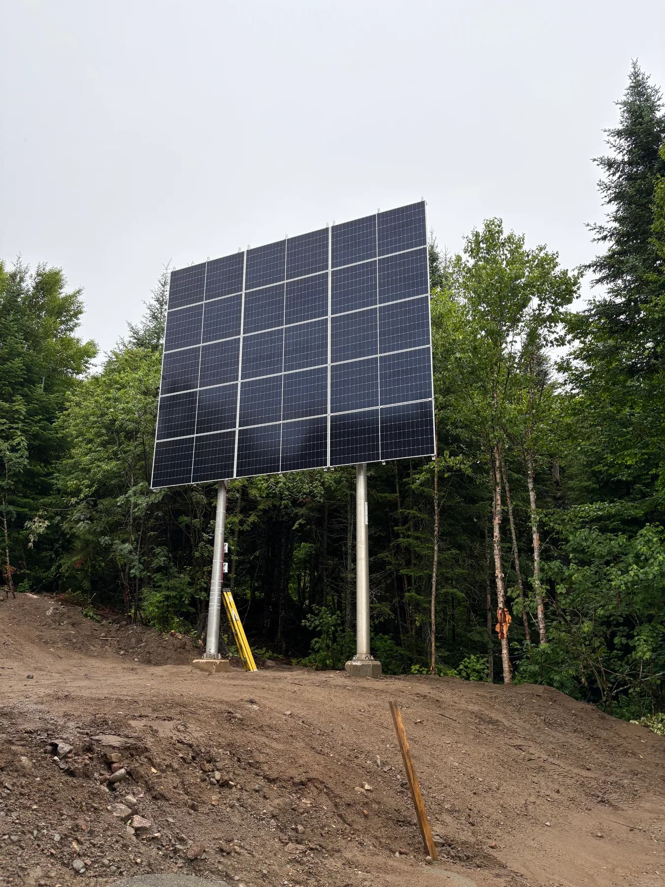 Montage au sol sur poteaux d’acier (2)