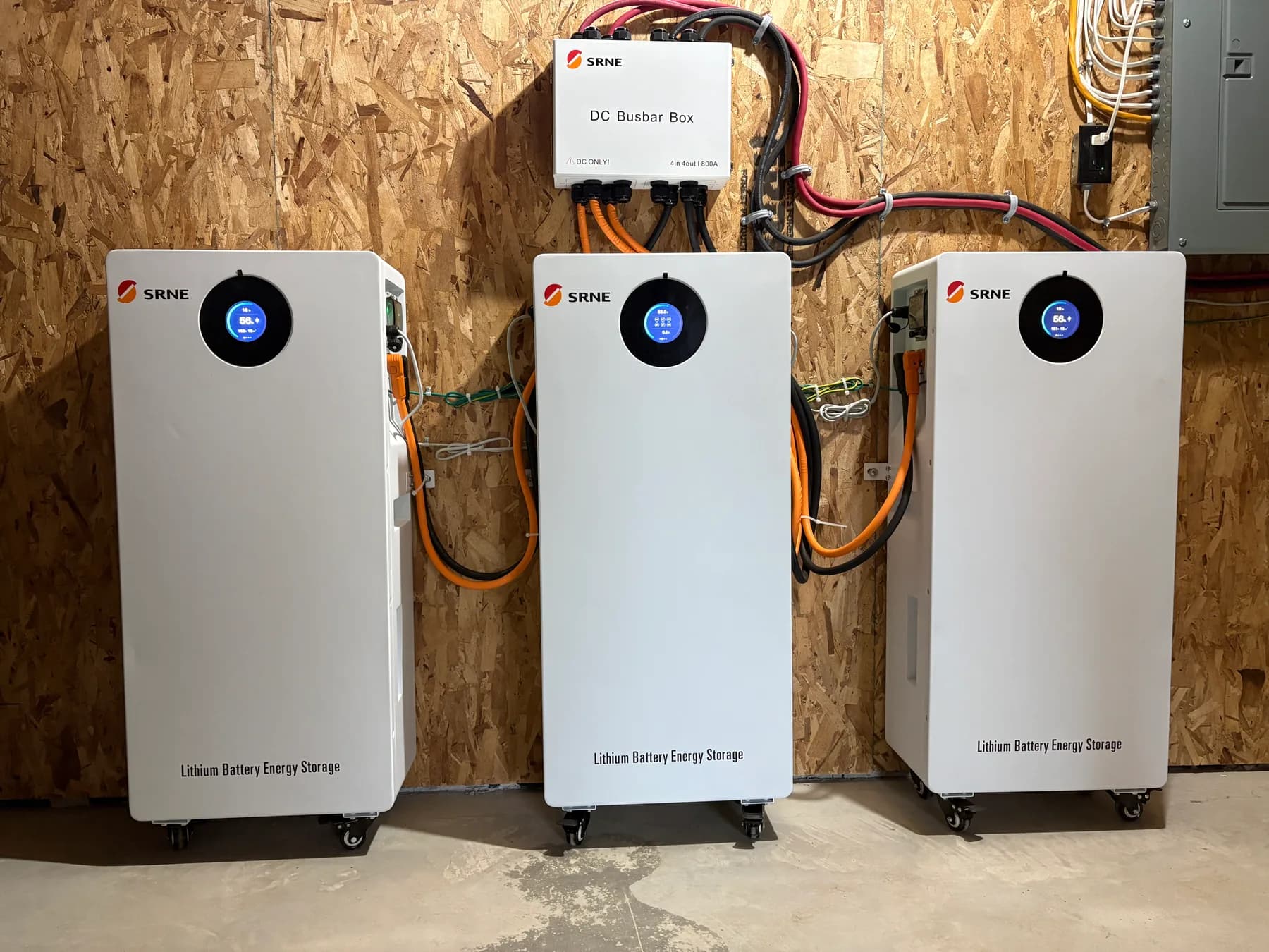 Salle technique : batteries au lithium et onduleur hybride (3)